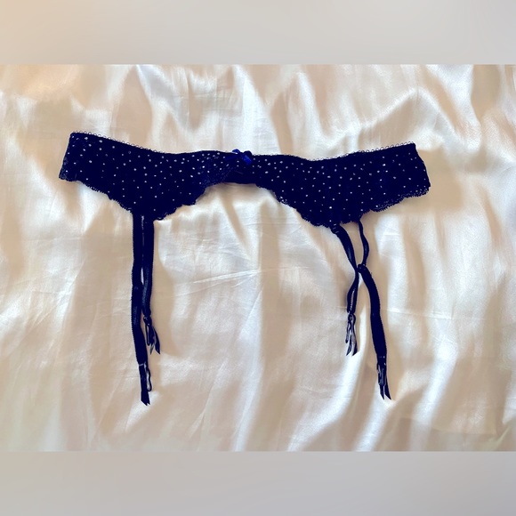 Victoria’s Secret Garter belt color: navy with stones size: M/L new w/o tags - Picture 1 of 4